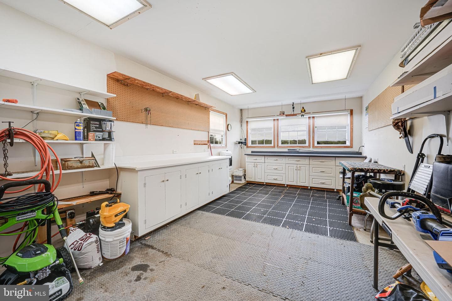 18061 Youngs Lane photo 40