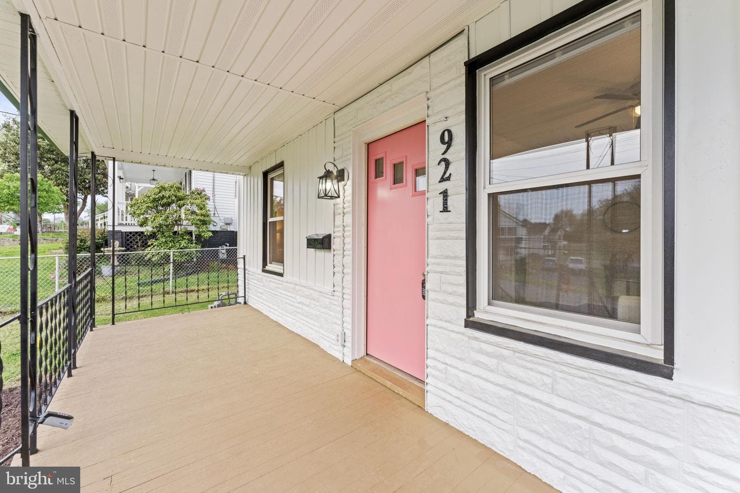 921 Terrace St photo 2