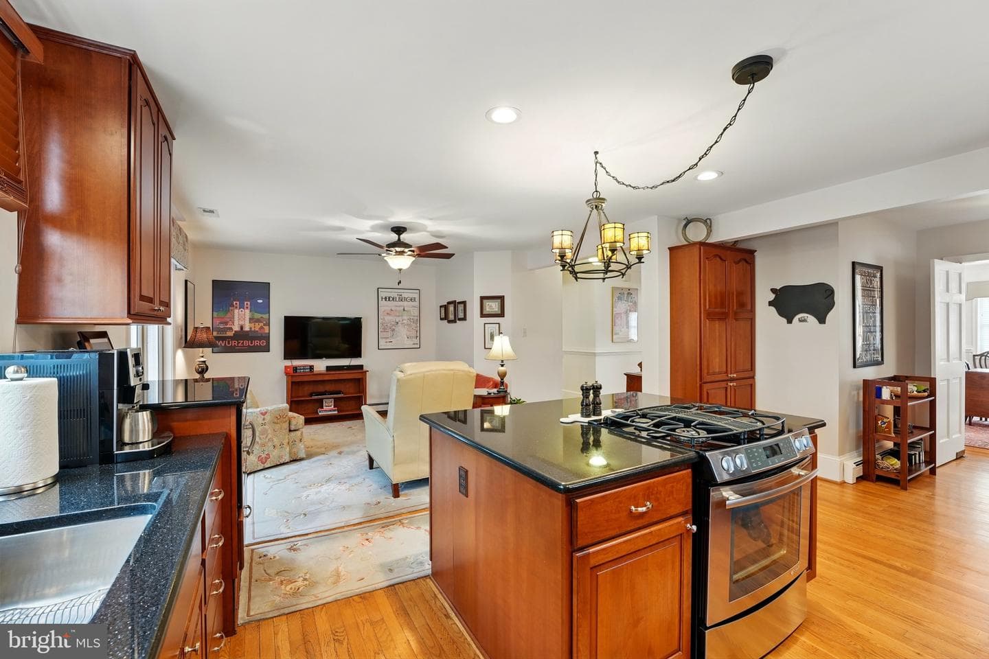 1210 S Blue Ridge Avenue photo 3