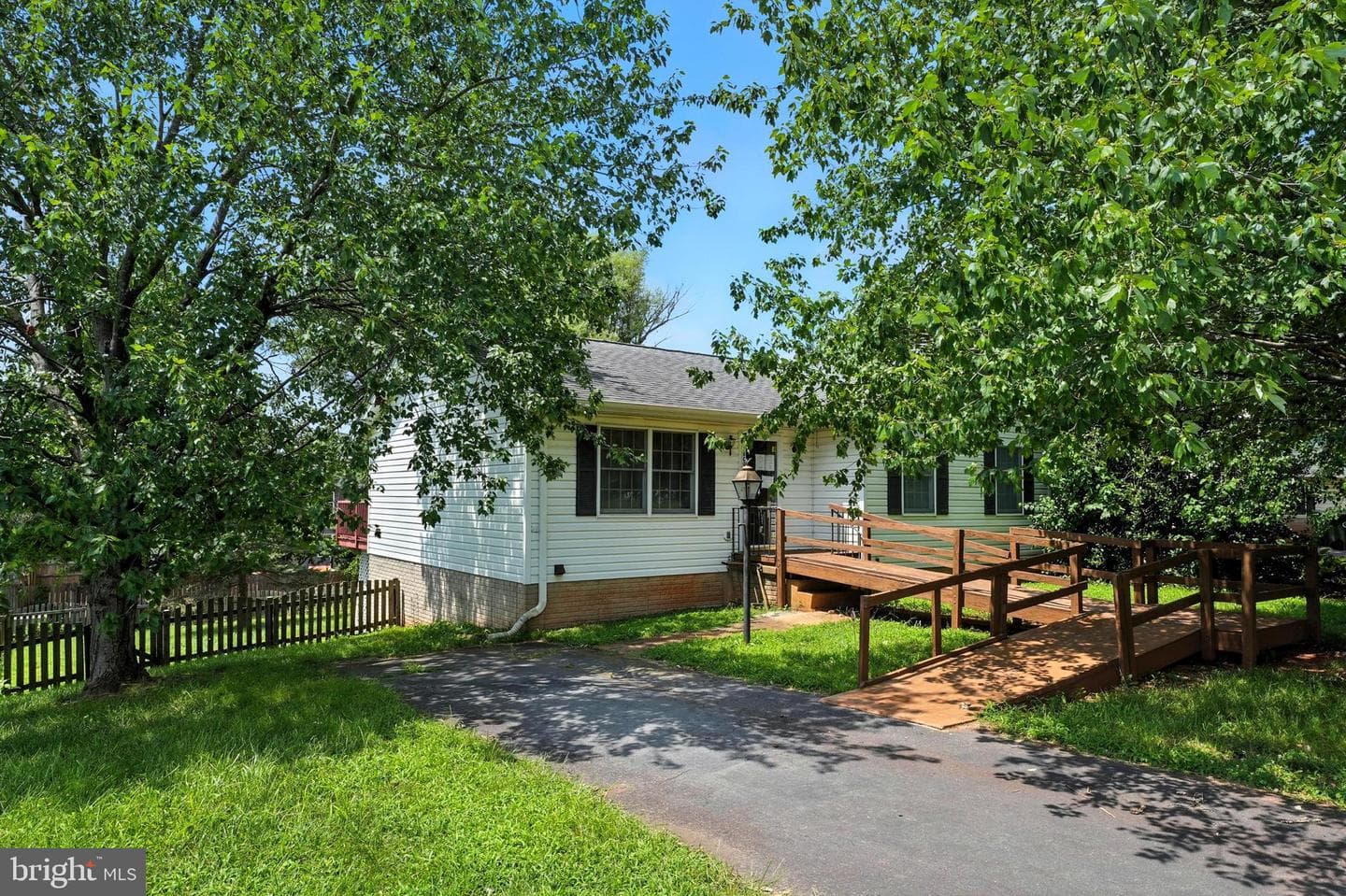 1600 Harrier Lane photo 4