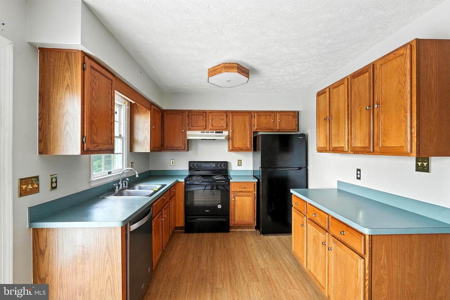 1600 Harrier Lane photo 9