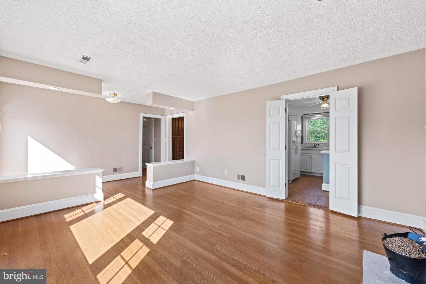 650 Yowell Drive photo 18