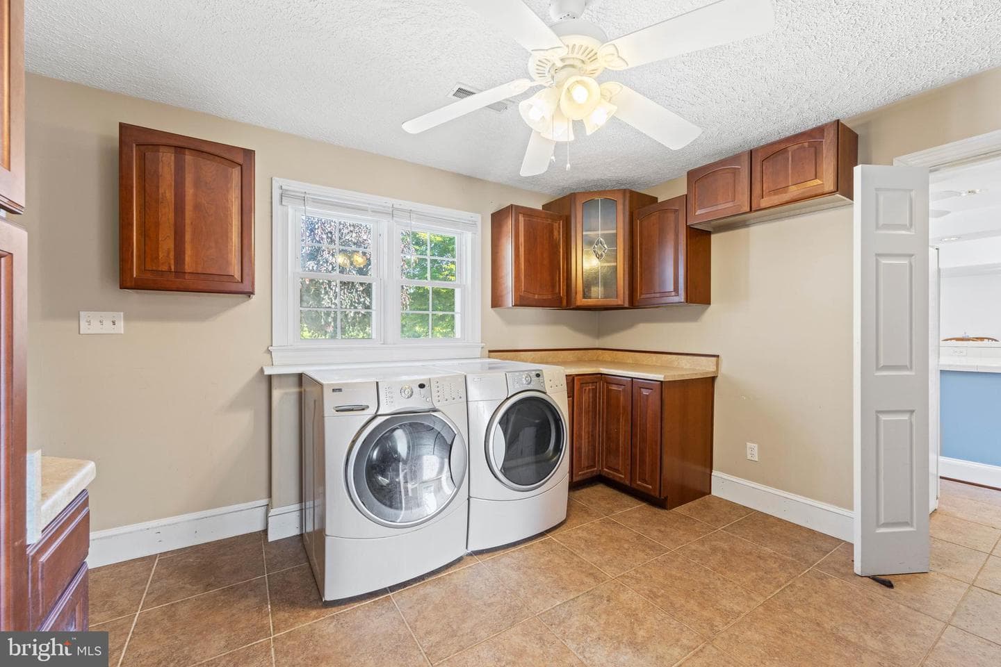 650 Yowell Drive photo 32