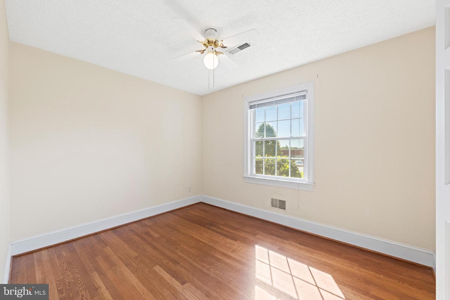 650 Yowell Drive photo 34
