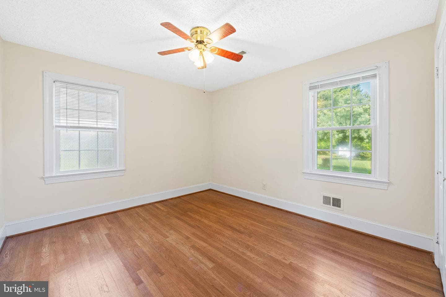 650 Yowell Drive photo 36