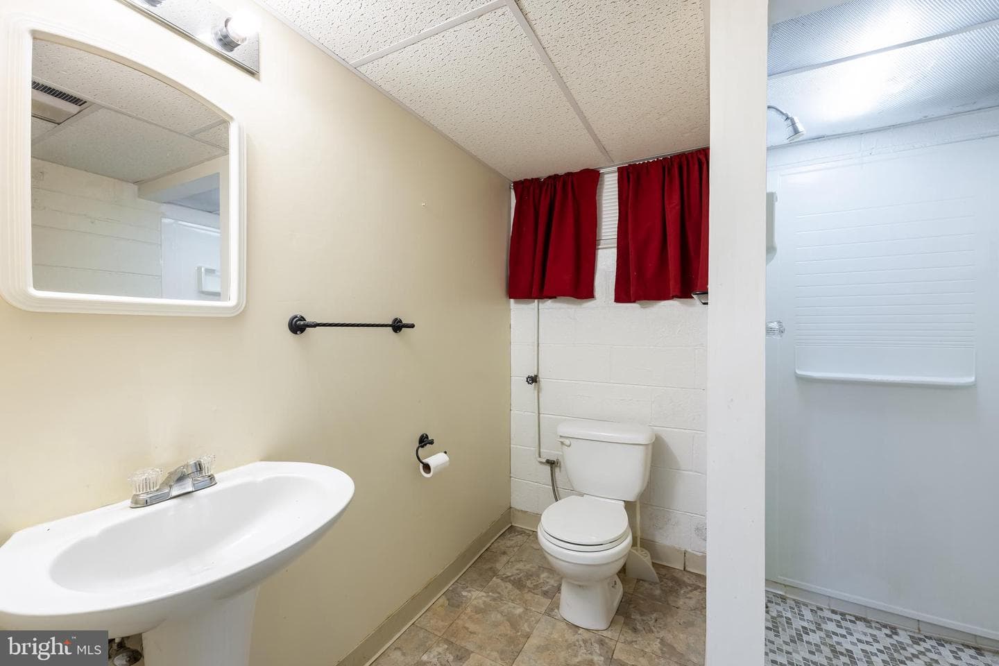 650 Yowell Drive photo 44