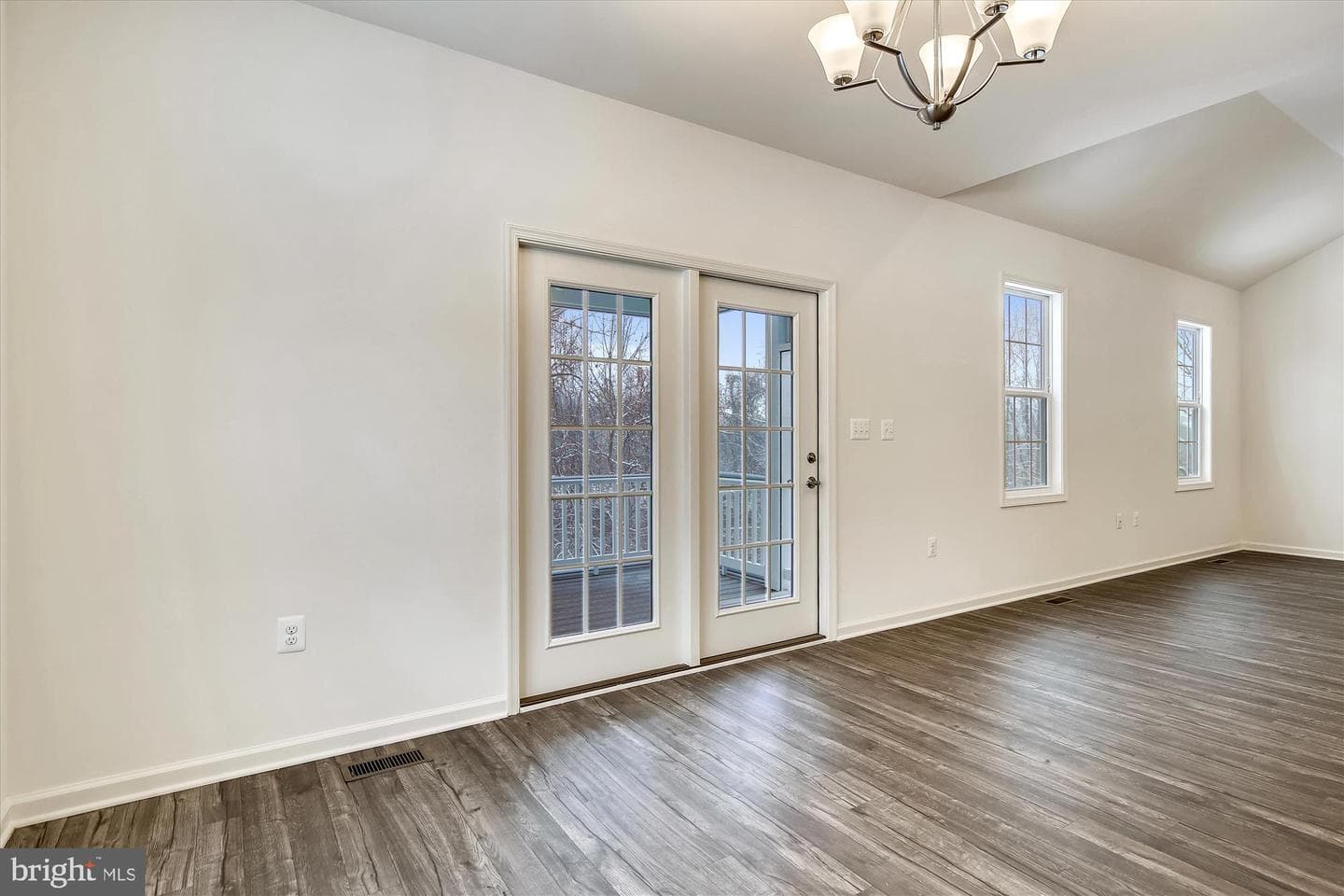 19105 Camden Lane photo 7