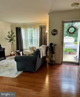 914 Riverdale Cir photo 2