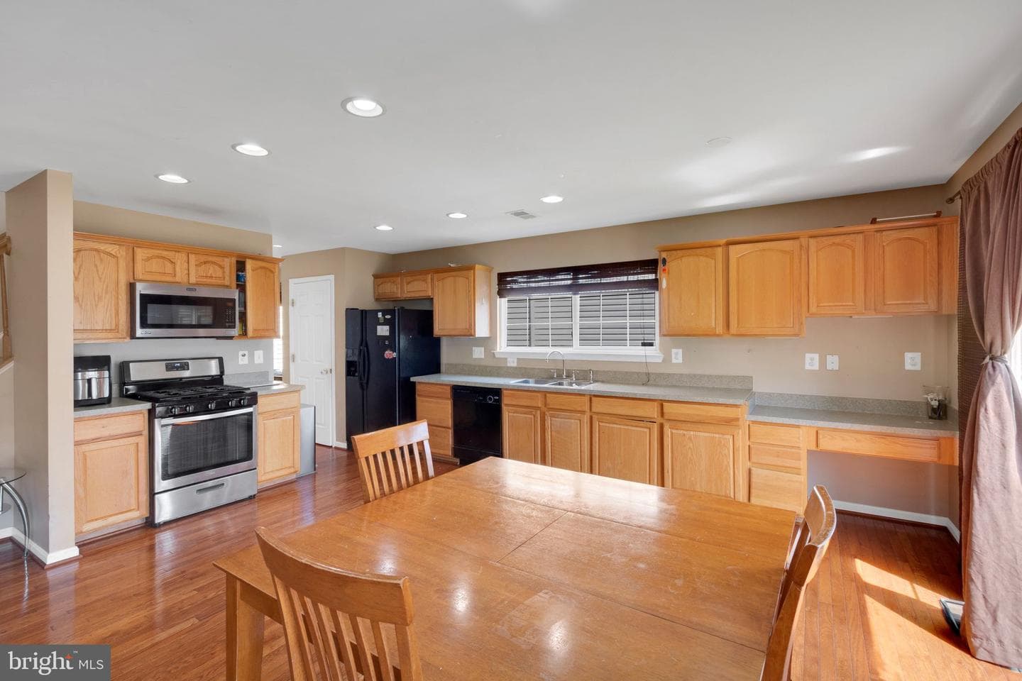 937 Lakewood Circle photo 4