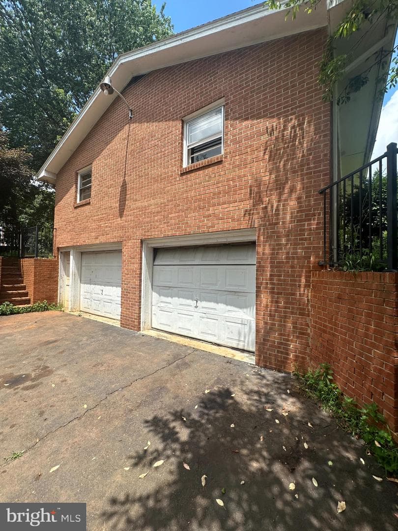 880 Hilltop Drive photo 2