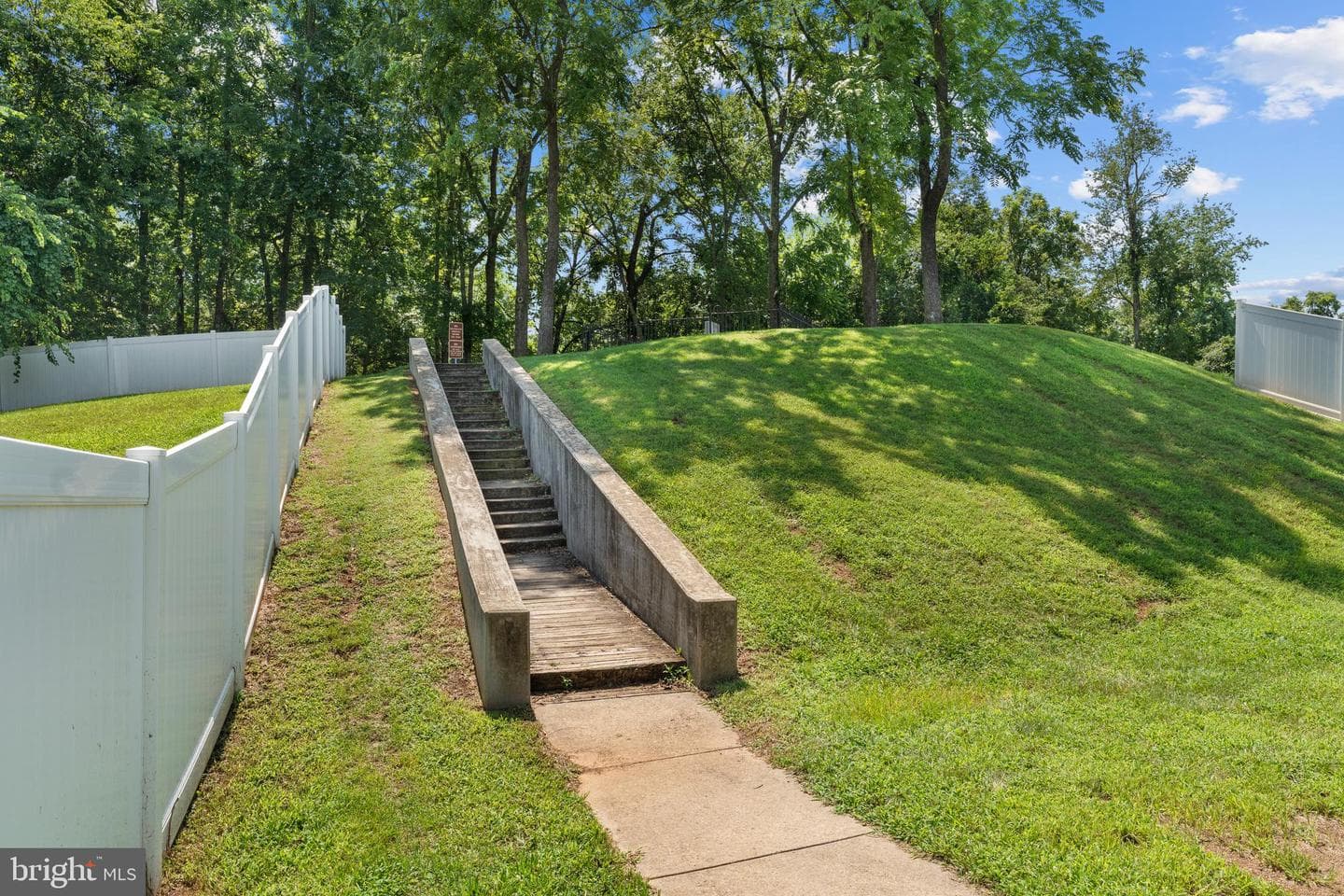 702 Monument photo 41