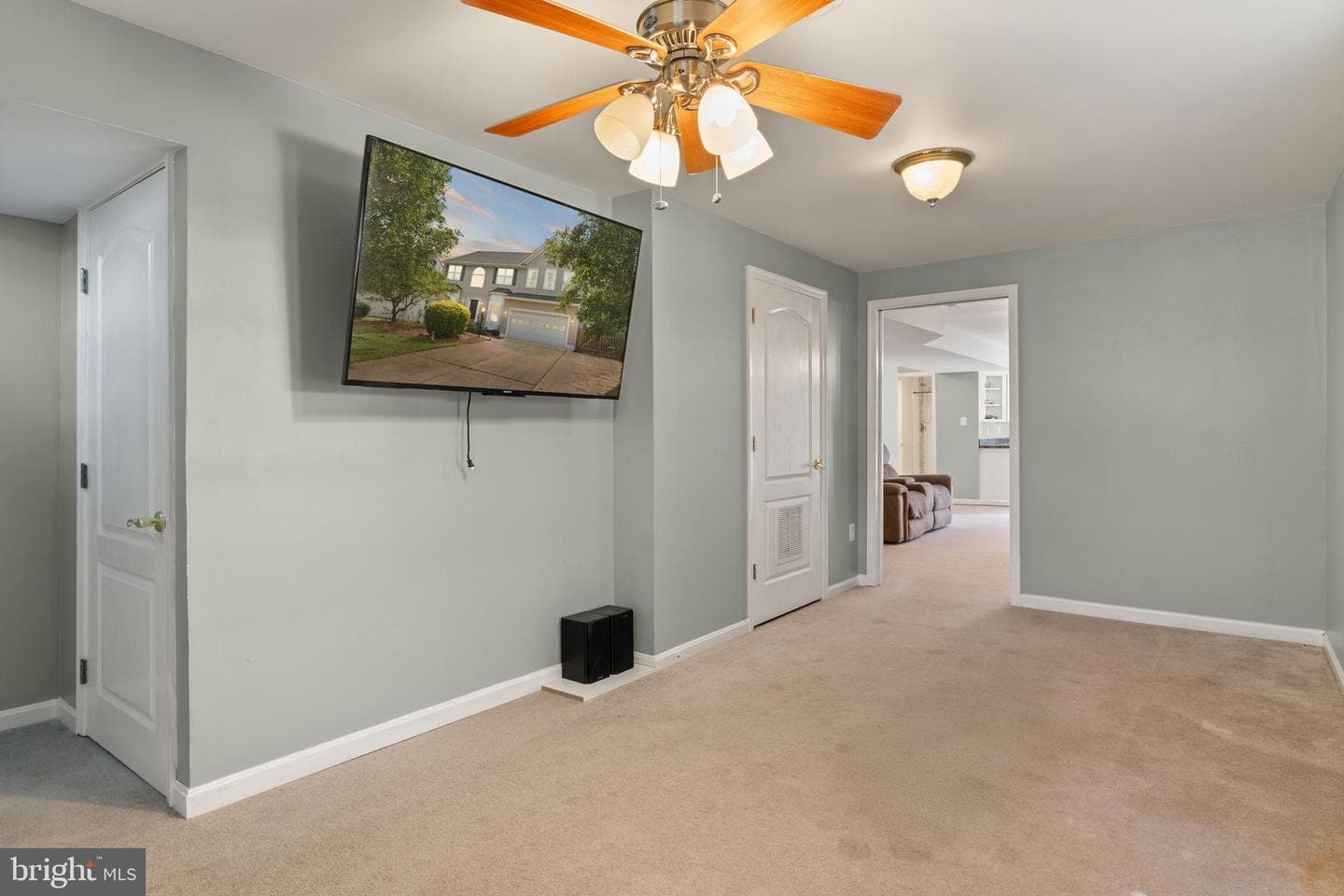 540 Greenbriar Drive photo 20