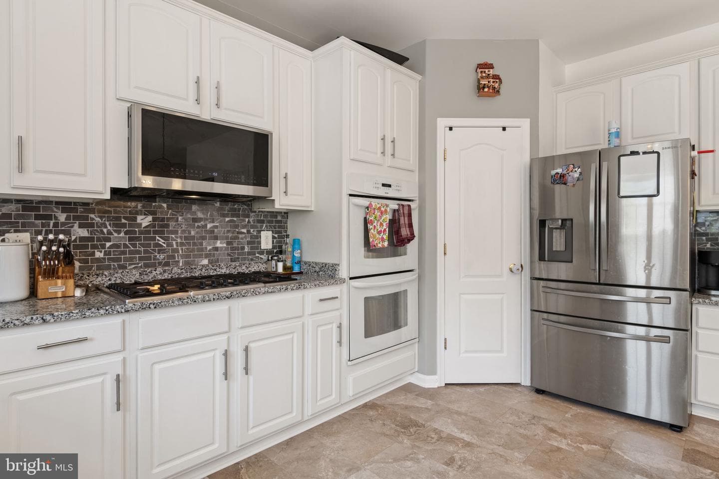 540 Greenbriar Drive photo 4