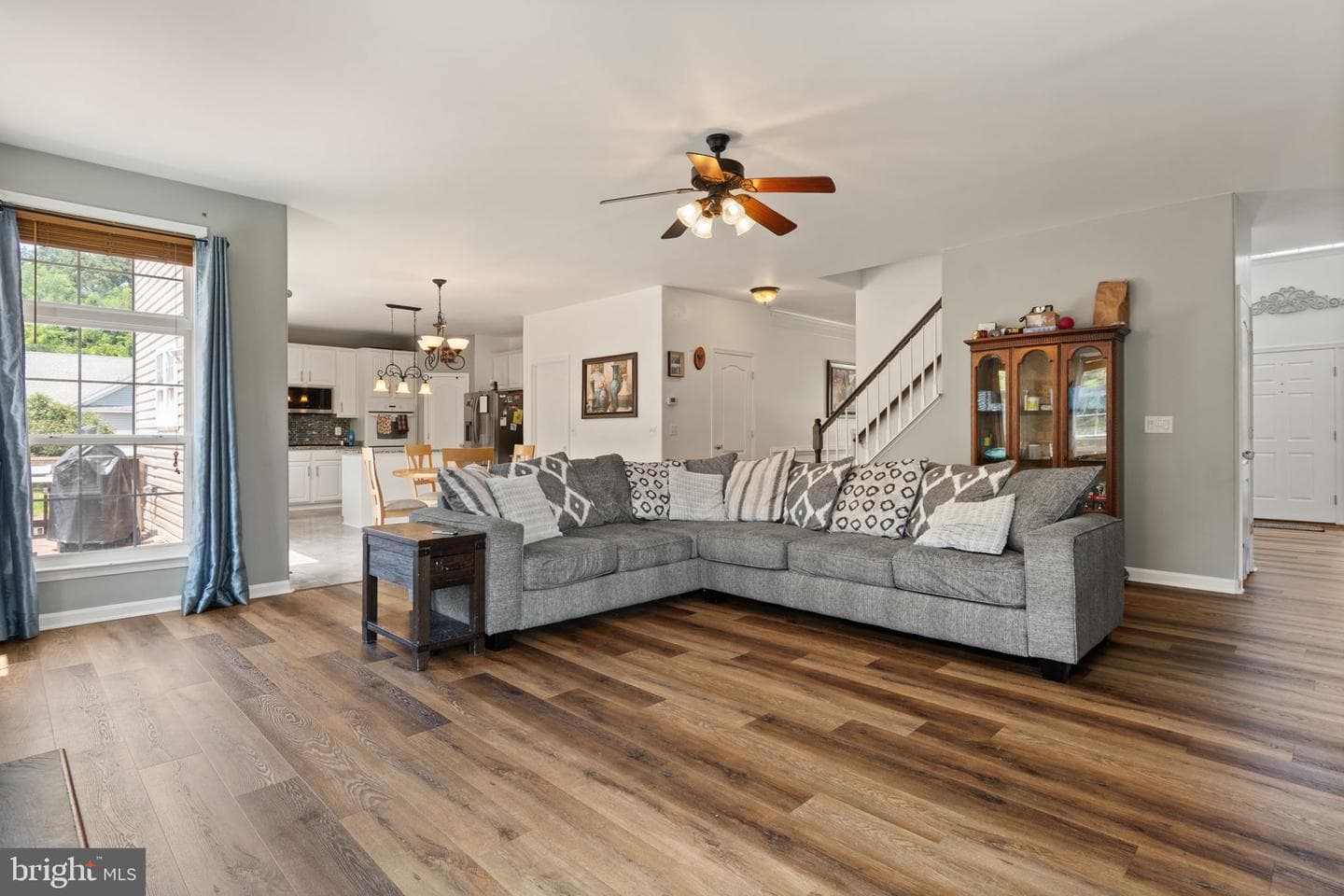 540 Greenbriar Drive photo 9