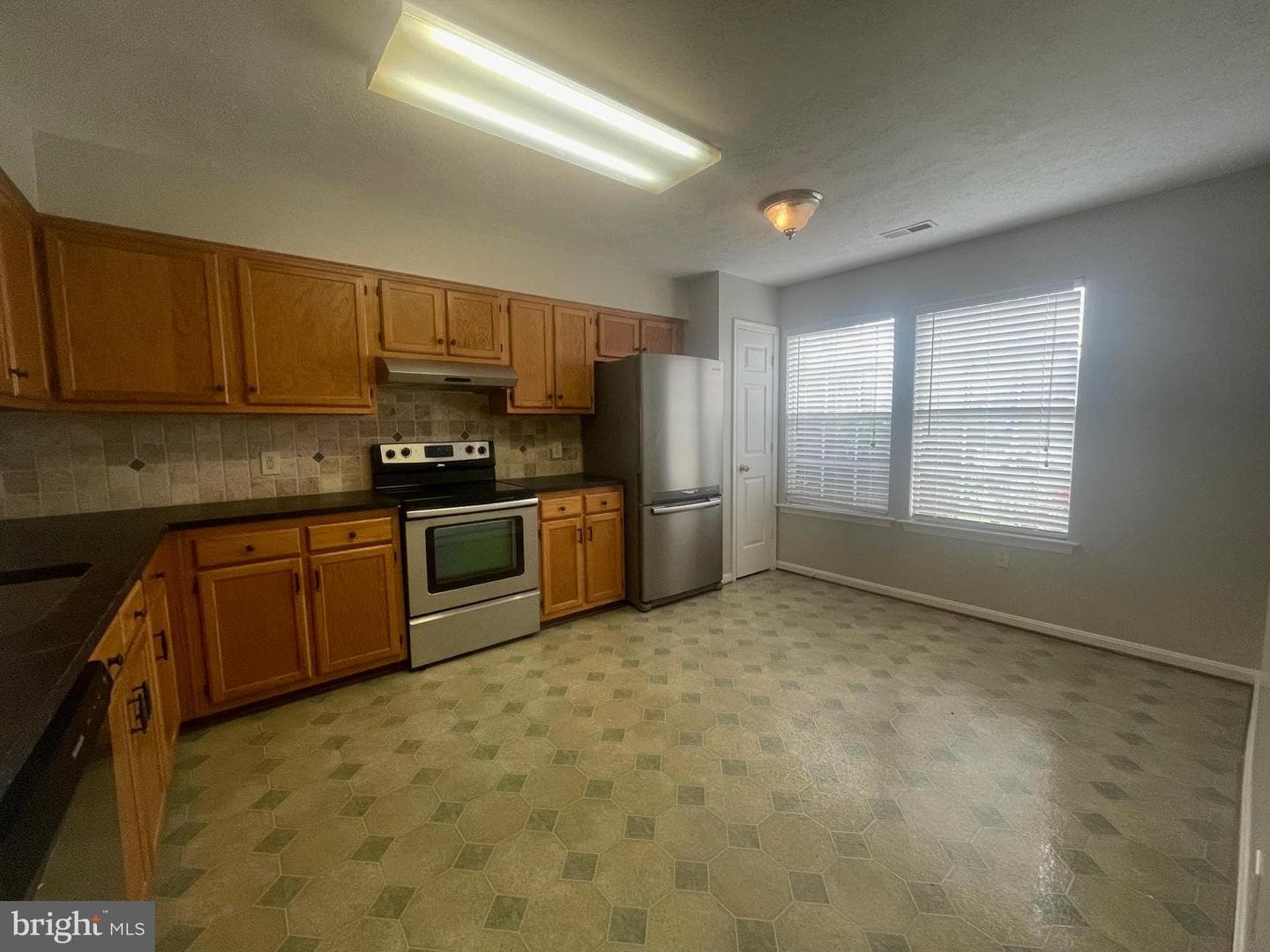 452 Cromwell Court photo 2