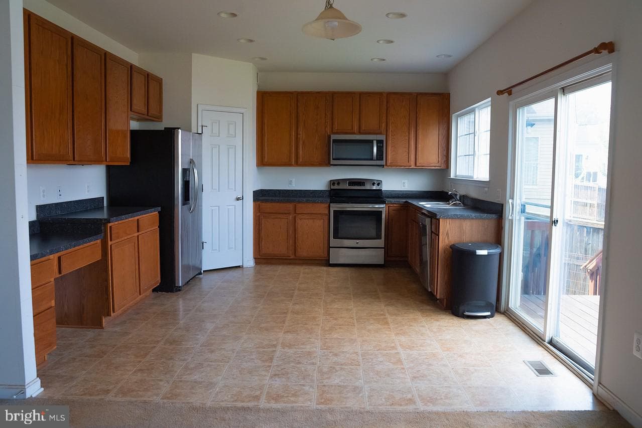 608 Hunters Rd photo 2