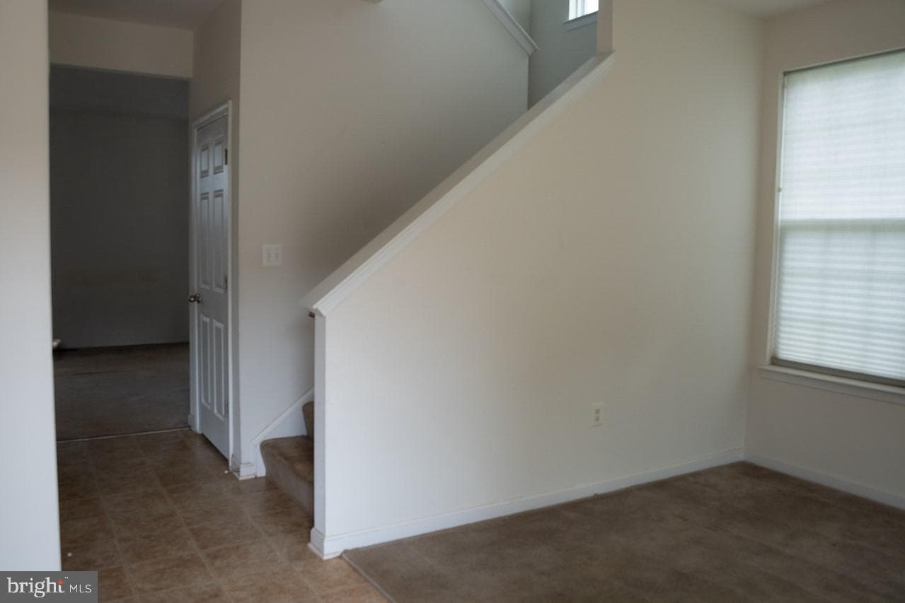 608 Hunters Rd photo 4