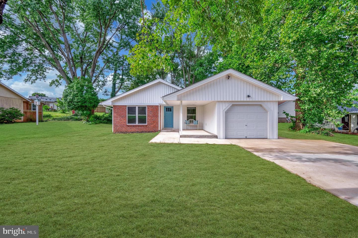 325 Elmwood Drive photo 3