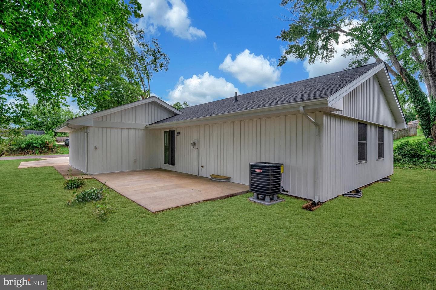325 Elmwood Drive photo 6