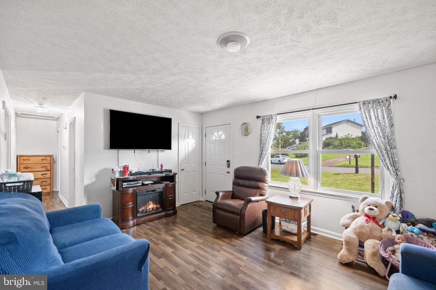 1568 Harrier Lane photo 4