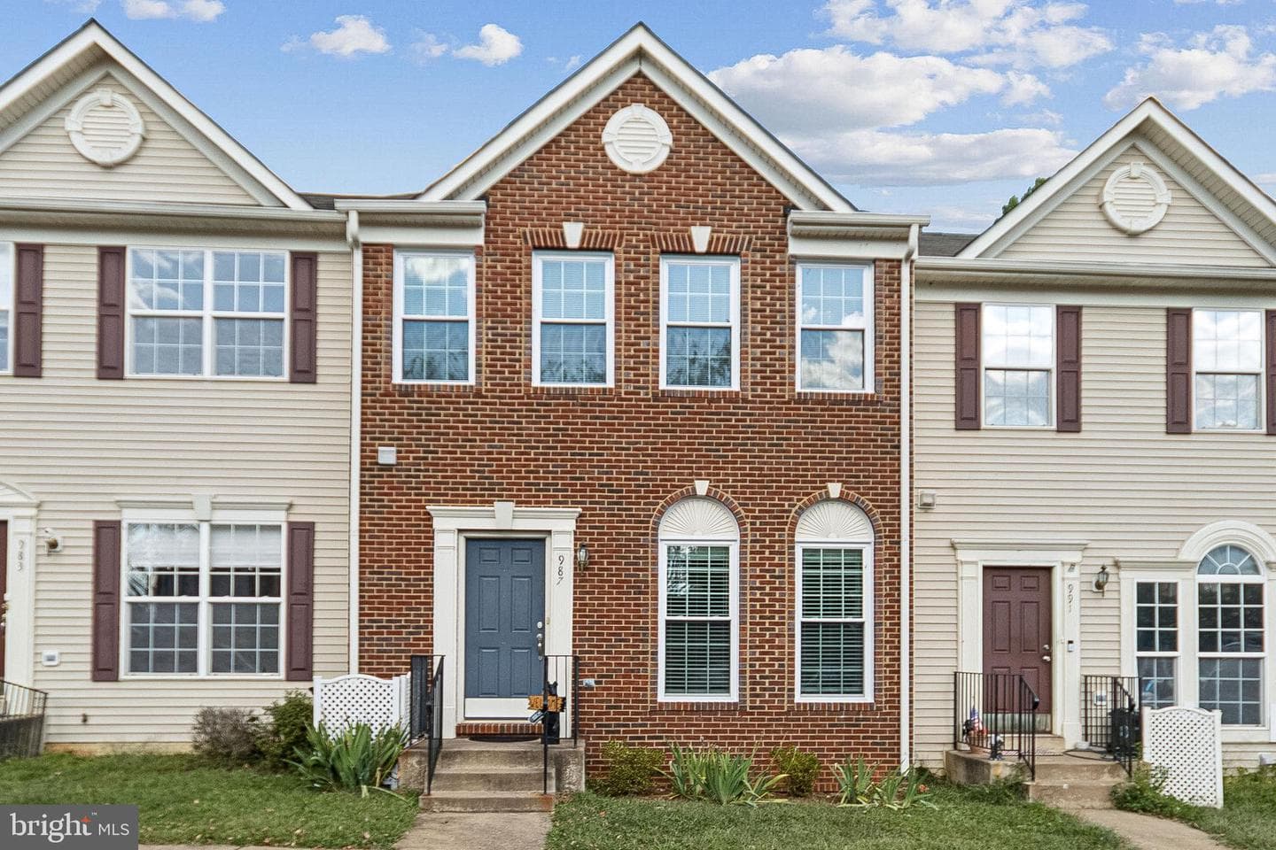 987 Longview Lane