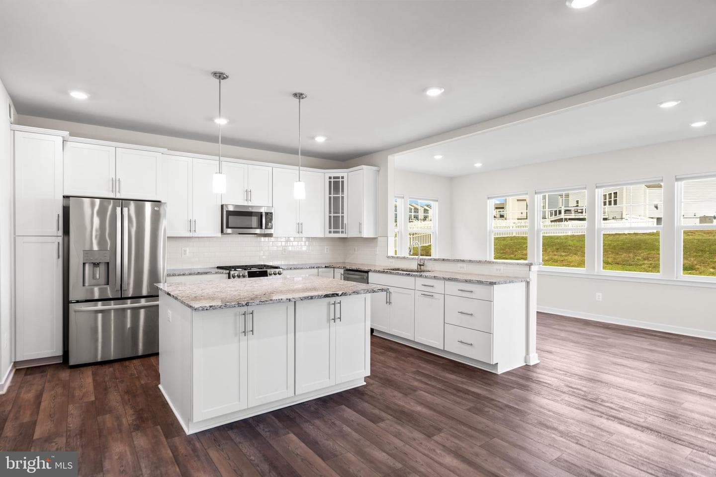 2093 Whithorn Hill photo 2