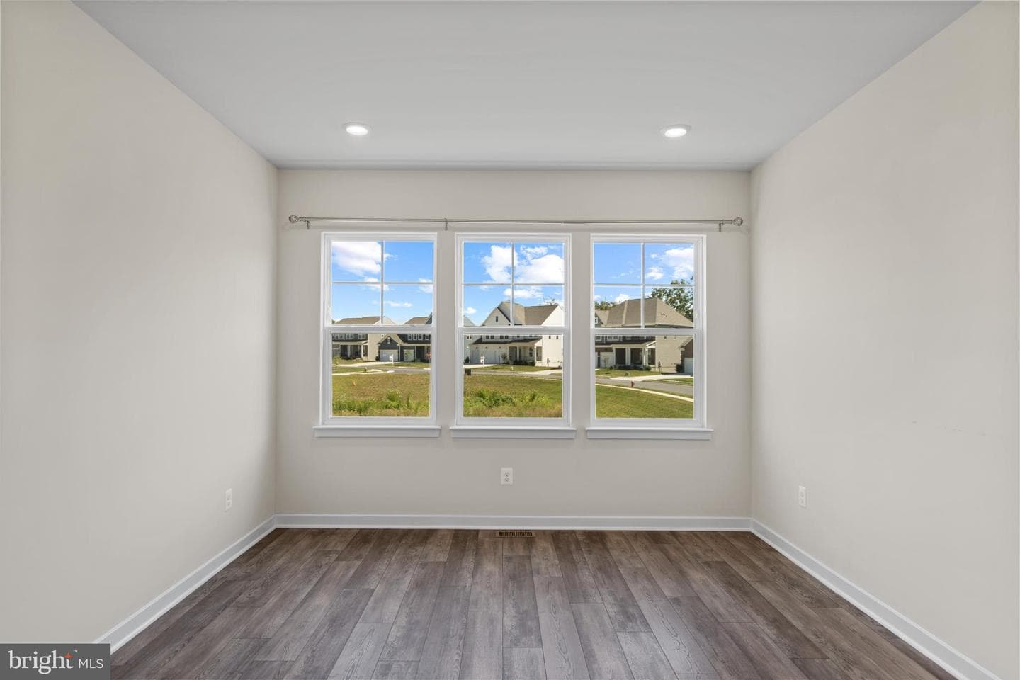 2093 Whithorn Hill photo 8