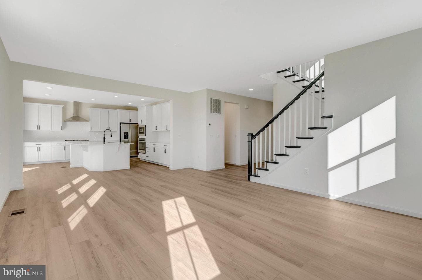 1925 Sunset Lane photo 14