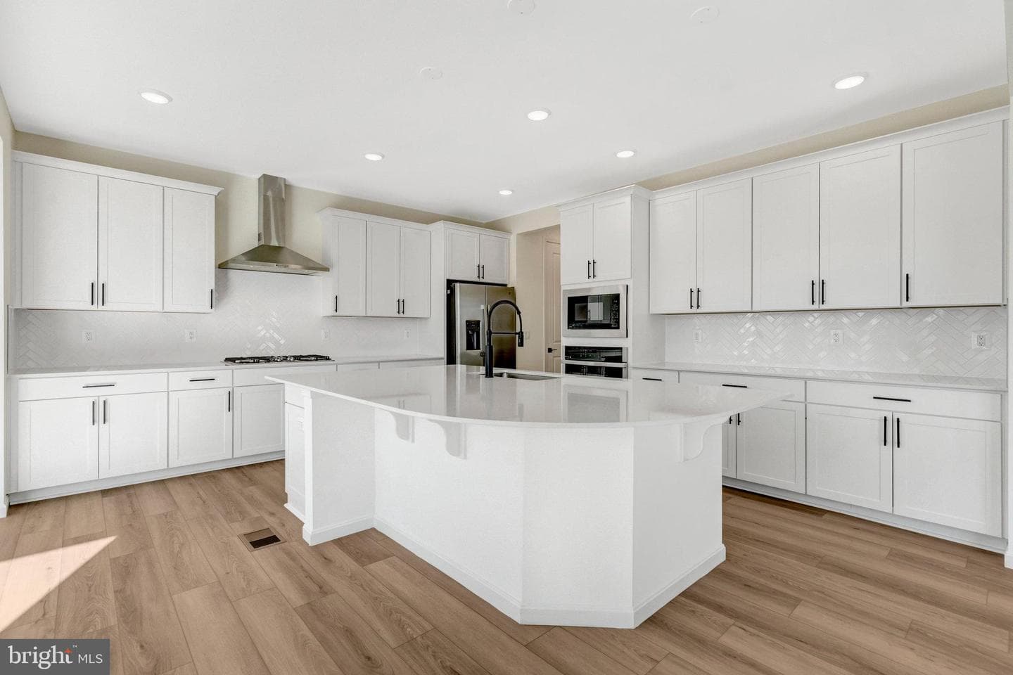 1925 Sunset Lane photo 17
