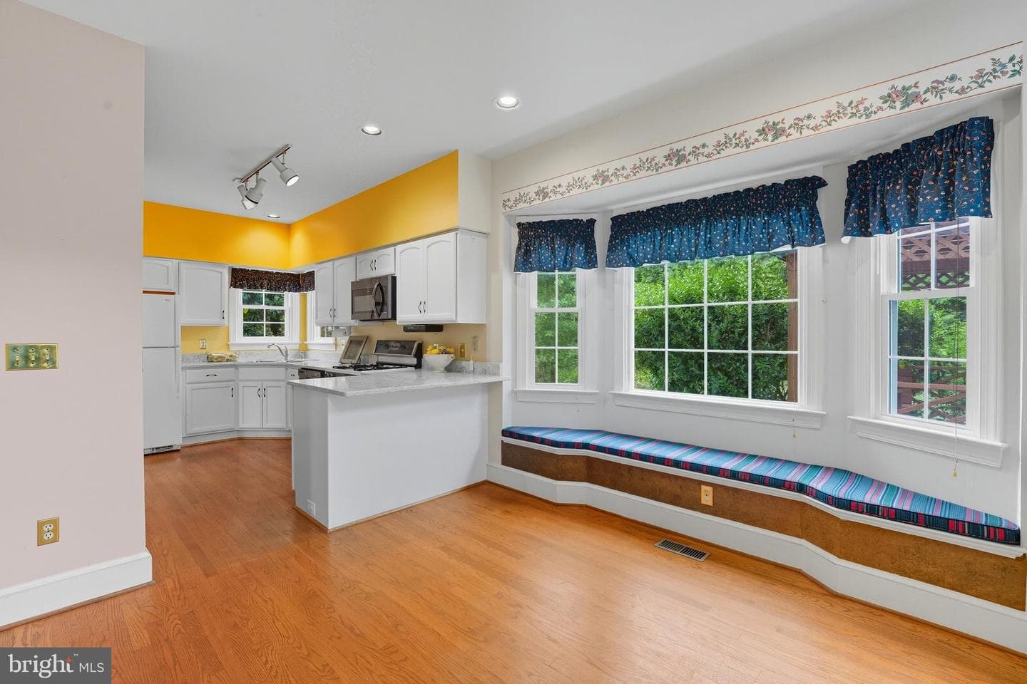 400 Greens Court photo 19