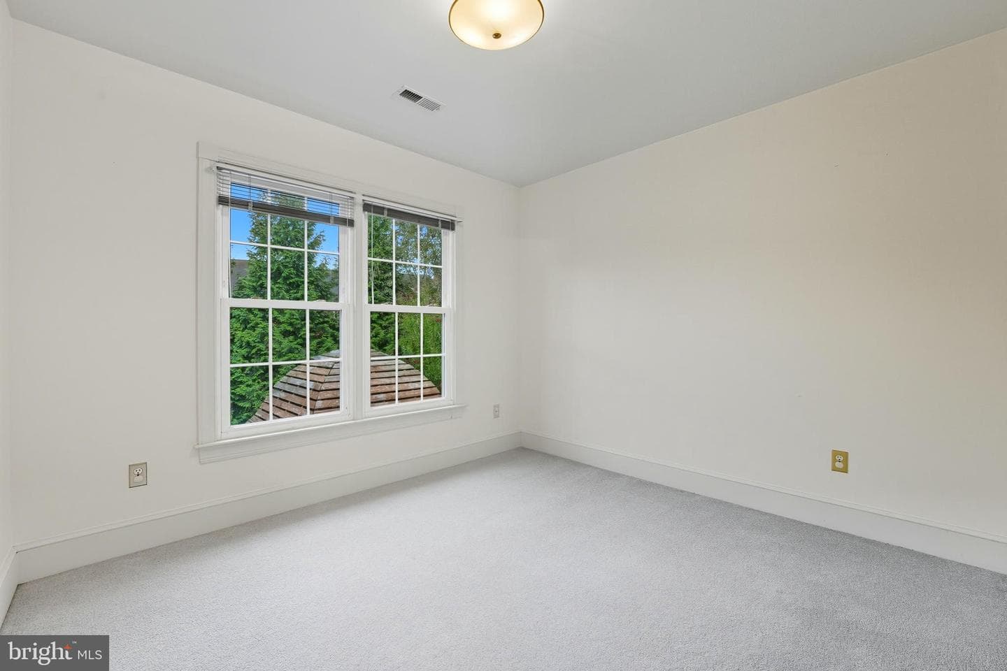 400 Greens Court photo 35