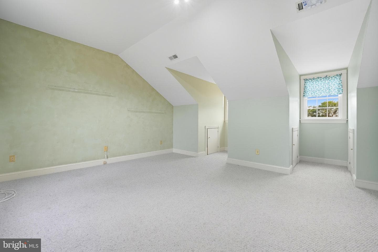 400 Greens Court photo 36