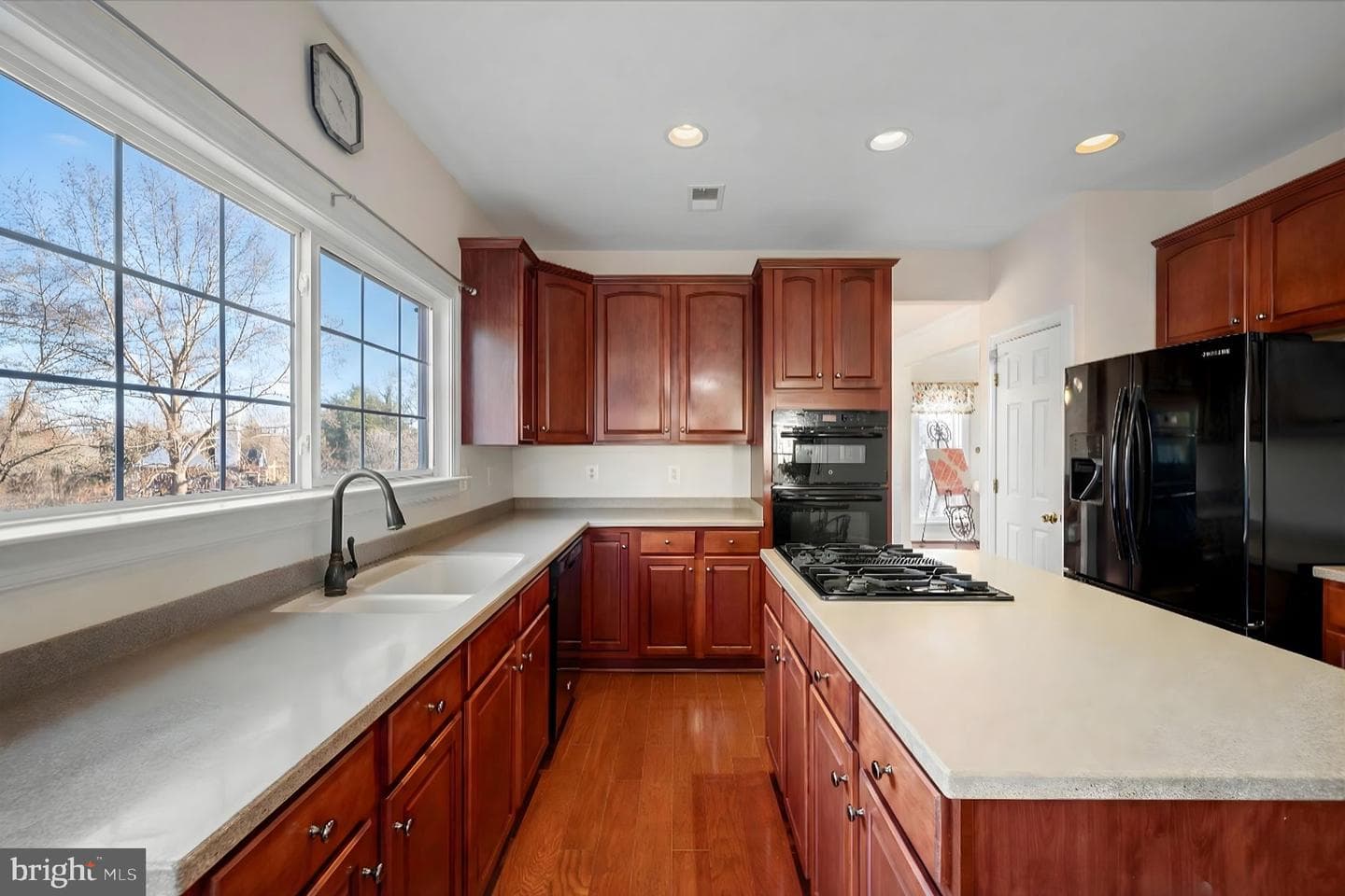 5051 Ridge View Court photo 6