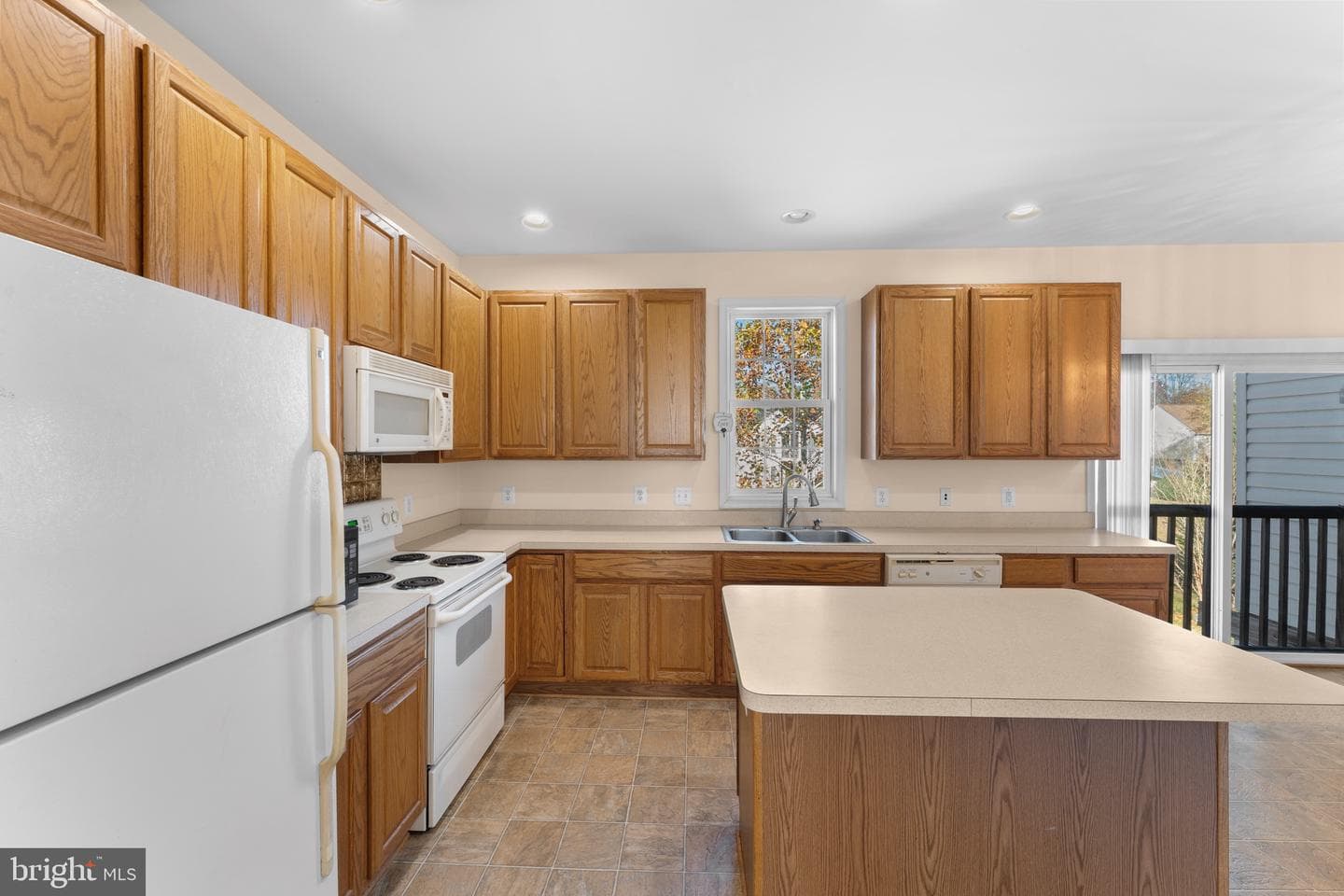 487 Kearns Drive photo 5