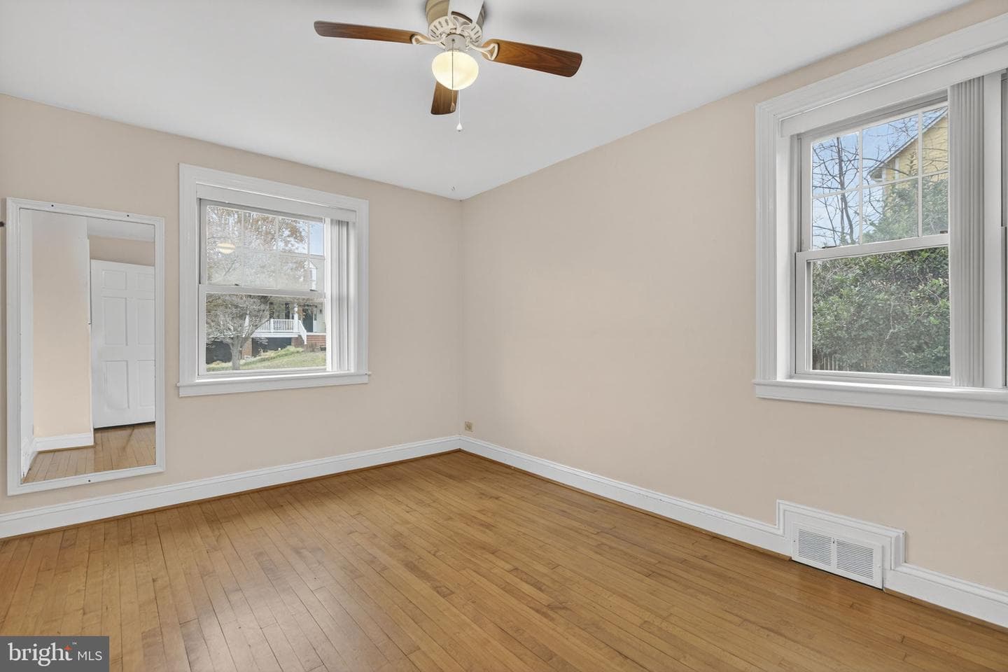 335 W Asher Street photo 29