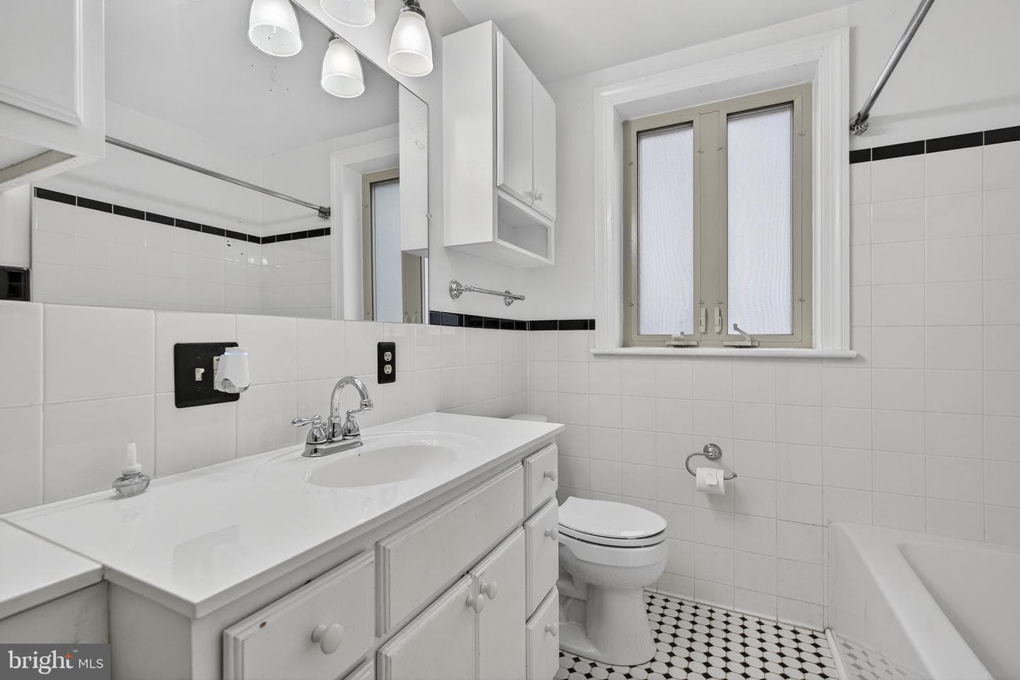 335 W Asher Street photo 31