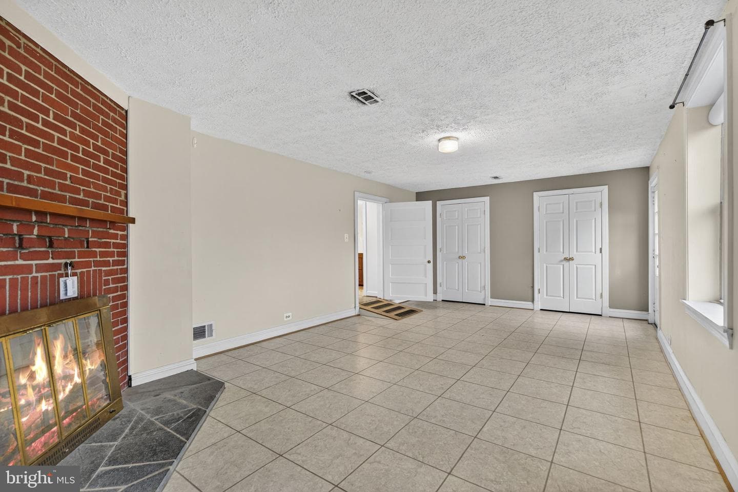 335 W Asher Street photo 35