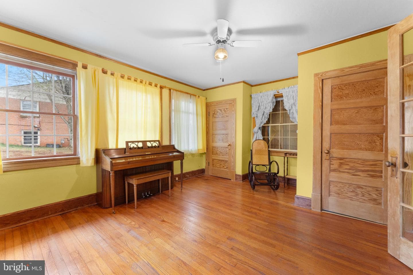 210 Elizabeth Street photo 10