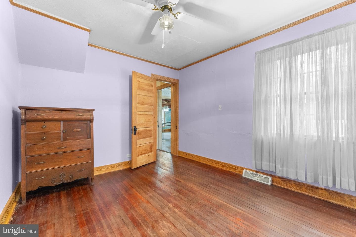210 Elizabeth Street photo 13