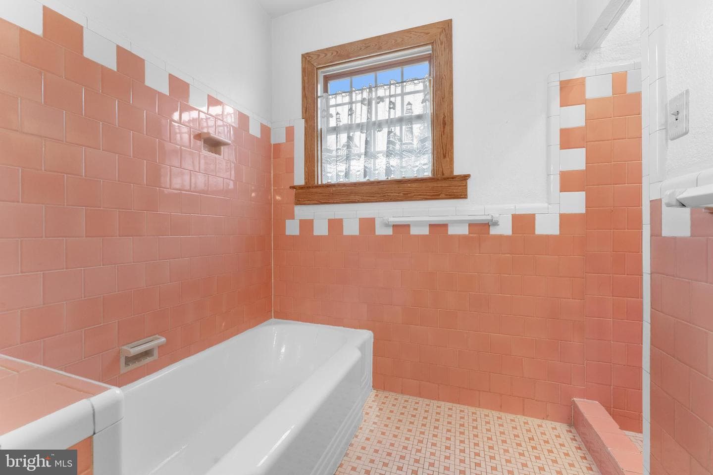210 Elizabeth Street photo 15