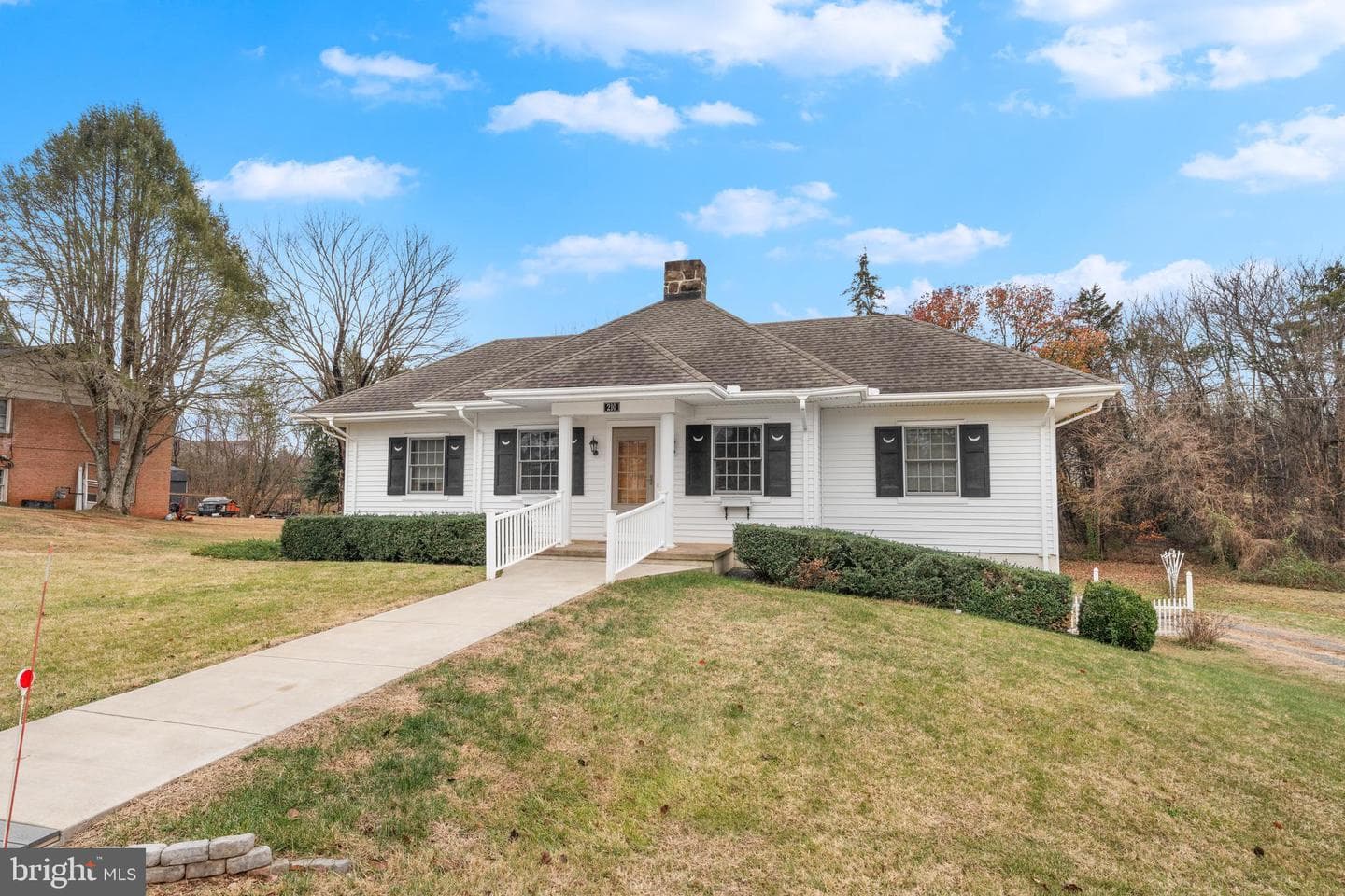 210 Elizabeth Street photo 2