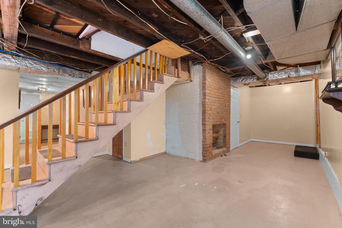 210 Elizabeth Street photo 30