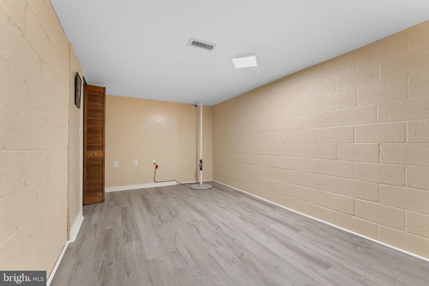 210 Elizabeth Street photo 31