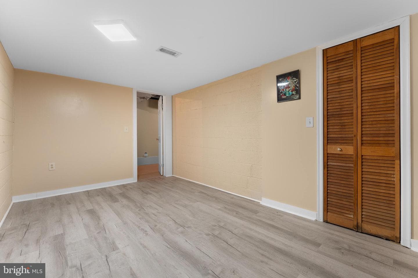210 Elizabeth Street photo 32