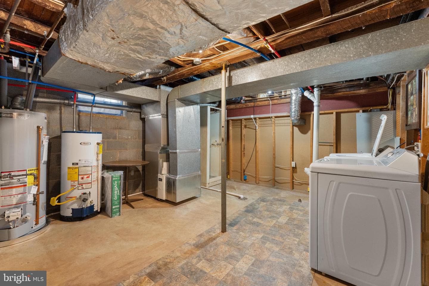 210 Elizabeth Street photo 33