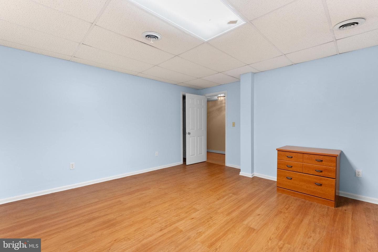 210 Elizabeth Street photo 35