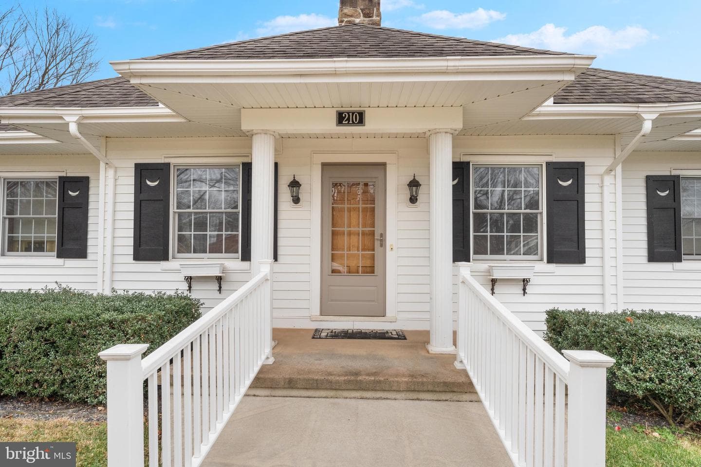 210 Elizabeth Street photo 4