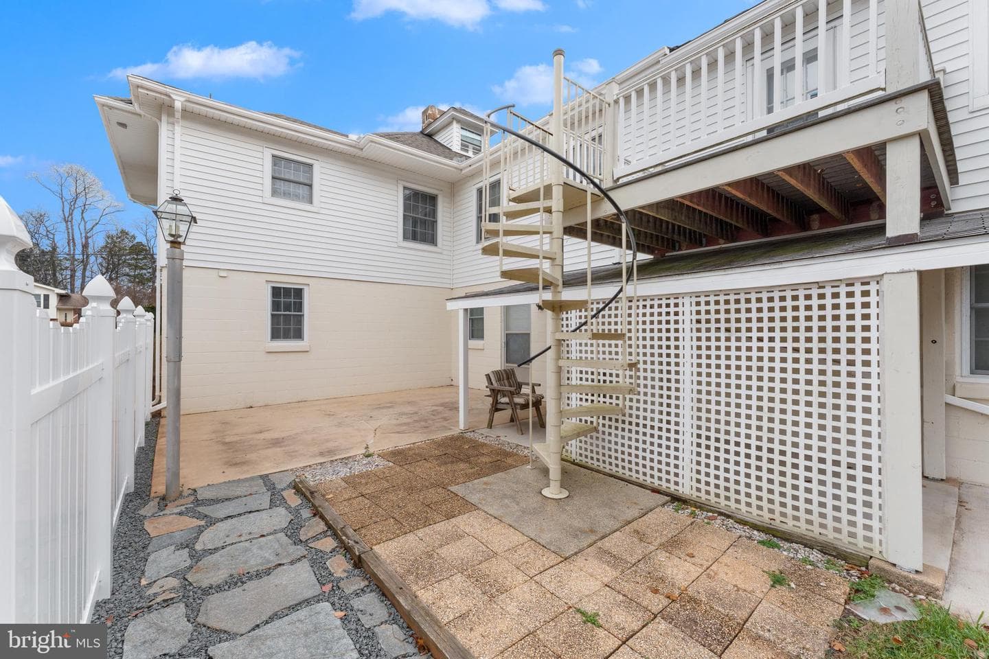 210 Elizabeth Street photo 46