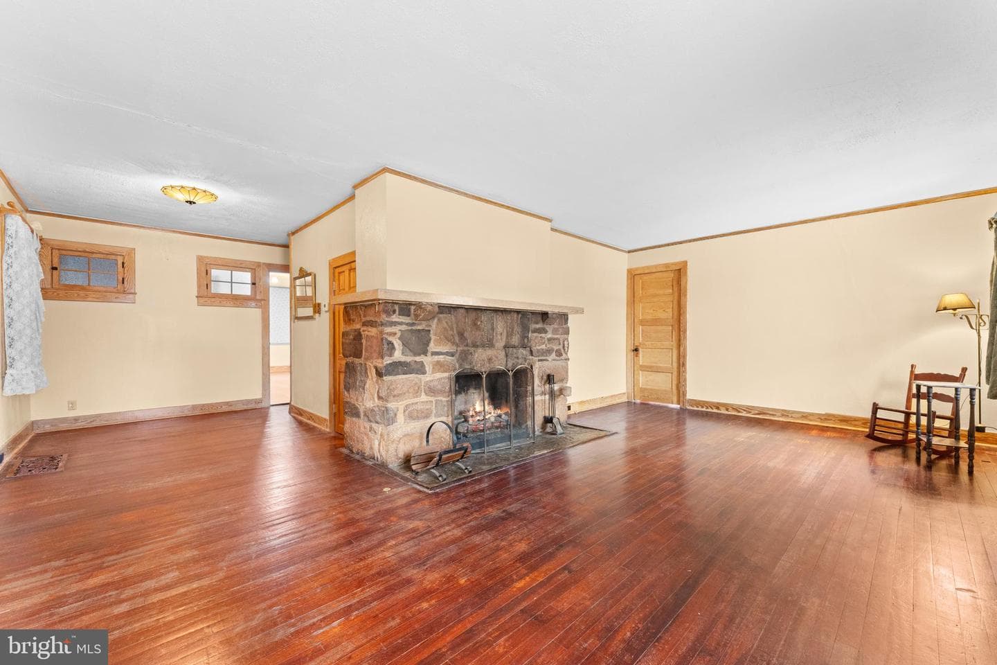 210 Elizabeth Street photo 8