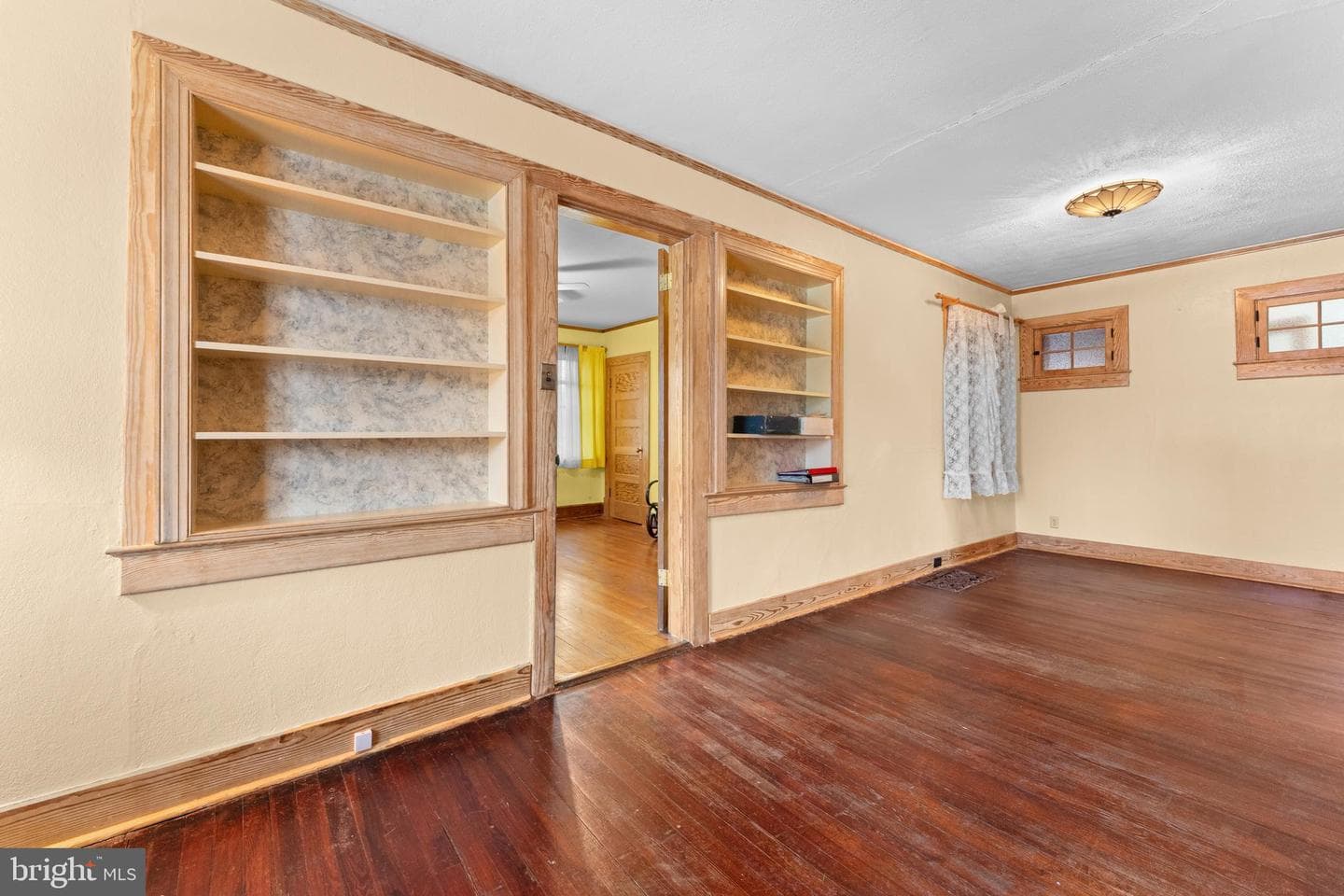 210 Elizabeth Street photo 9